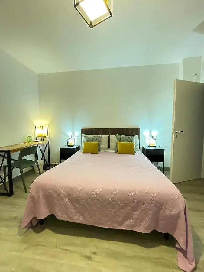 Smart Gold Apartment Elegant Style Bergamo