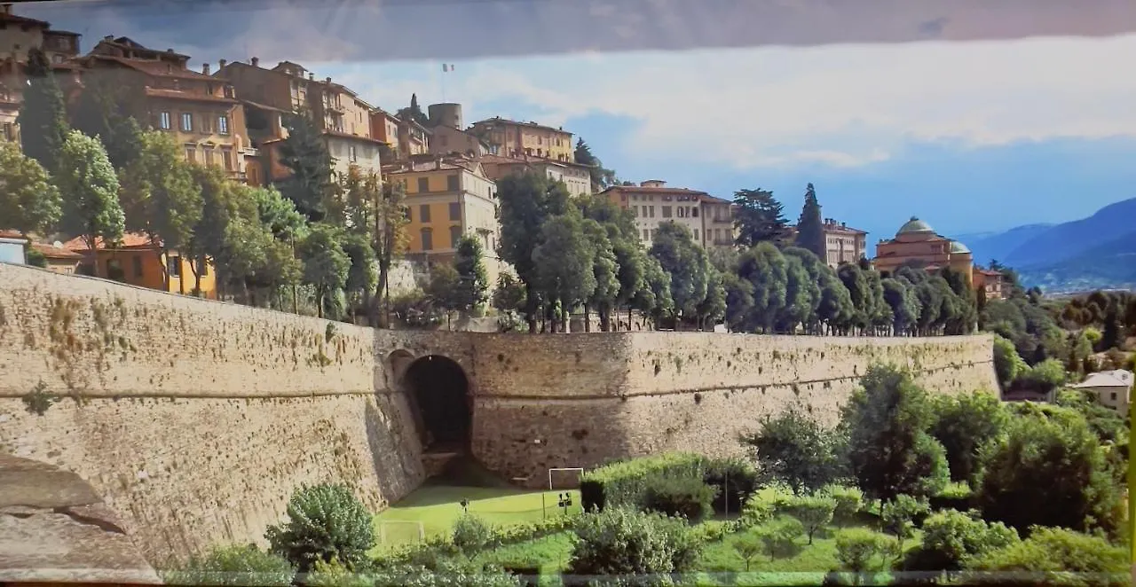 Smart Gold Apartment Elegant Style Bergamo