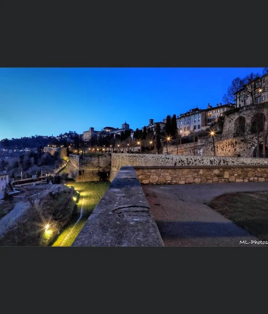 Smart Gold Apartment Elegant Style Bergamo