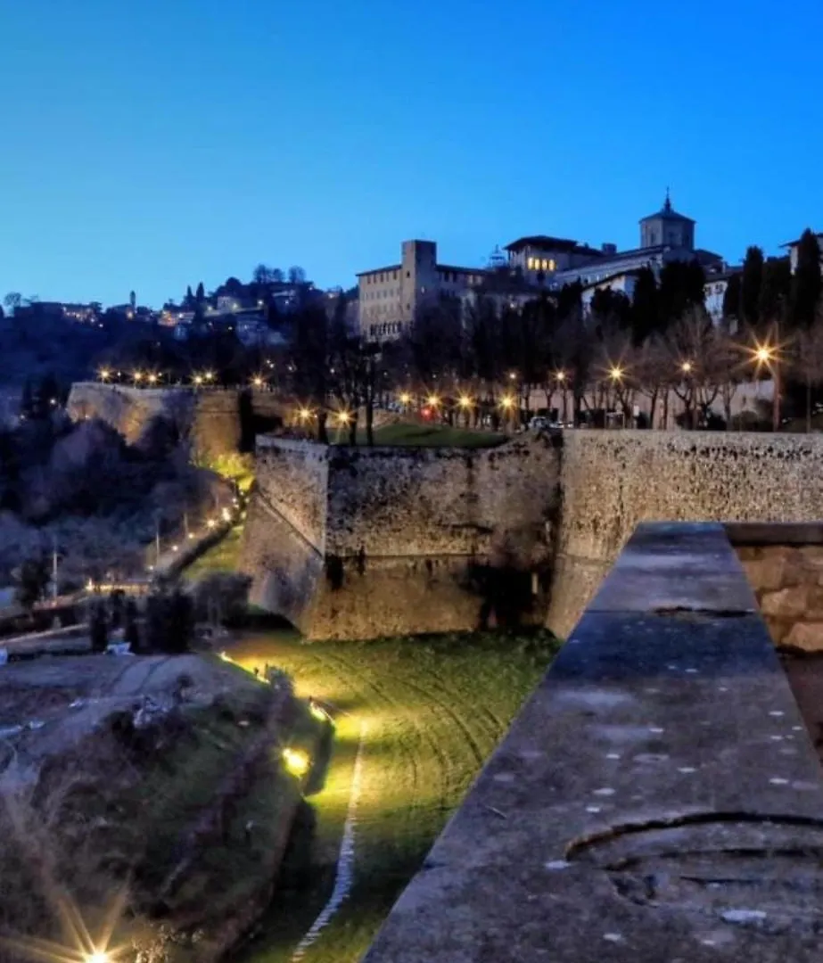 Smart Gold Apartment Elegant Style Bergamo