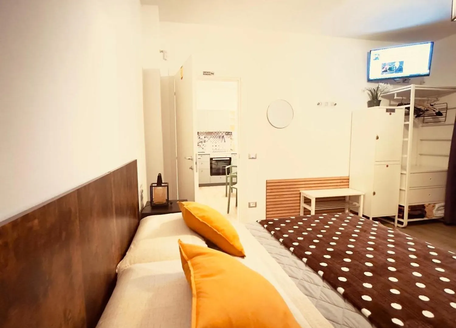 Smart Gold Apartment Elegant Style Bergamo
