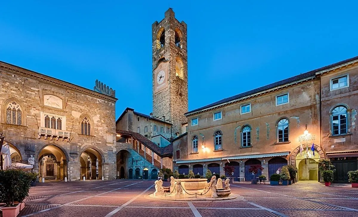 Smart Gold Apartment Elegant Style Bergamo